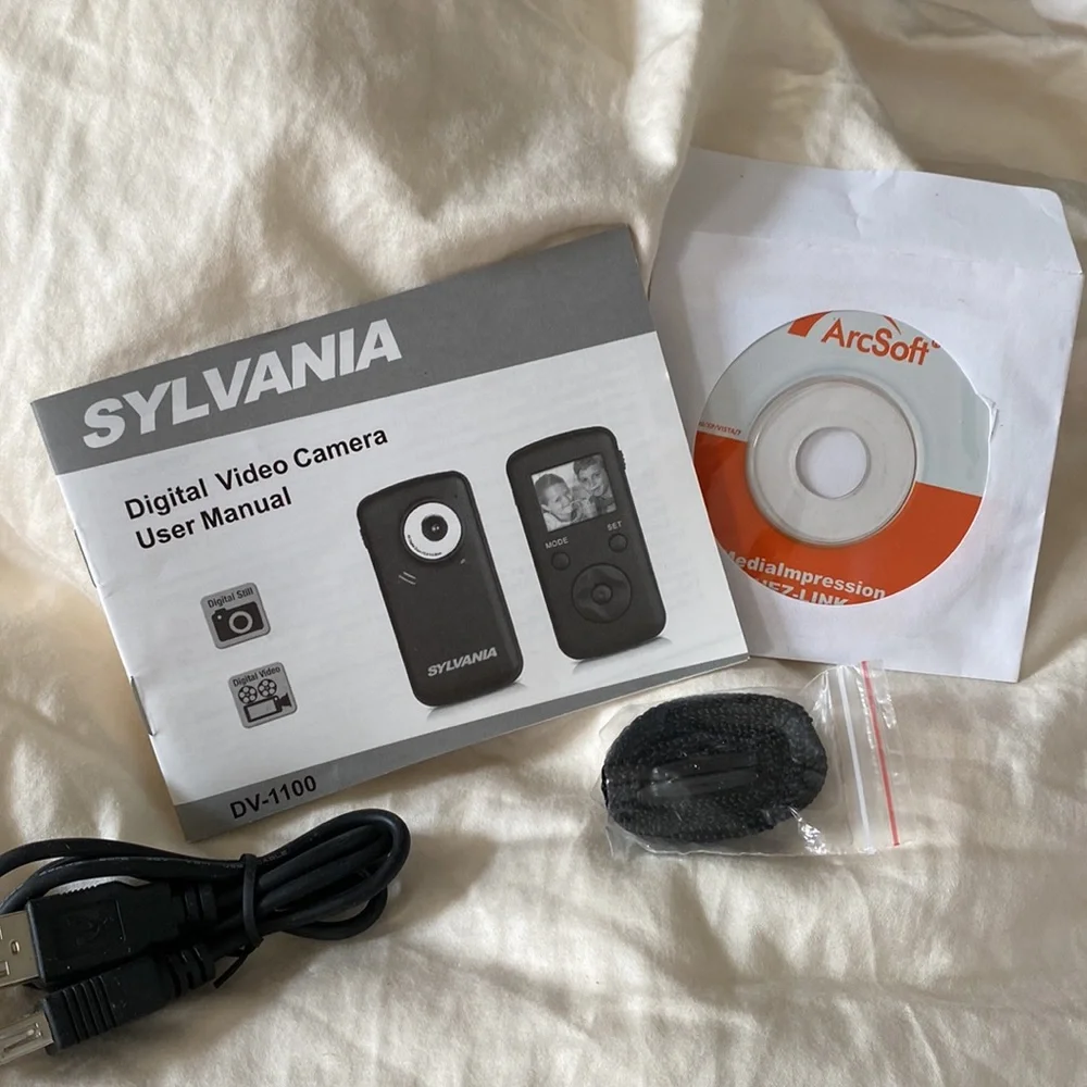 ~Sylvania~ Vintage DV 1100 Digital Video Camera